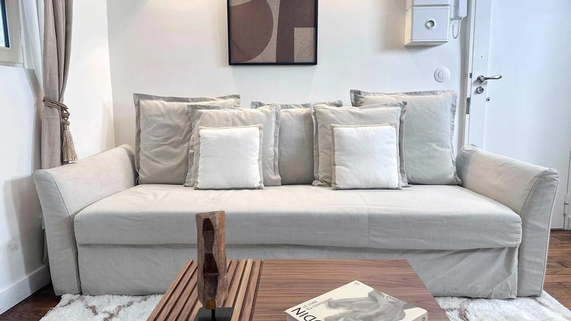 Stylish Studio In Le Marais Paris France